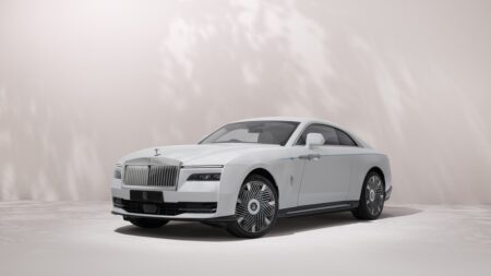 Rolls-Royce baharın zarafetini geleceğe taşıyor