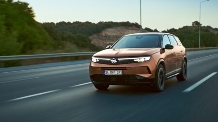 Çağla Şikel ve Çağlar Ertuğrul Opel Grandland Tutkularını Yeni Reklam Filminde İzleyicilerle Paylaşıyor!