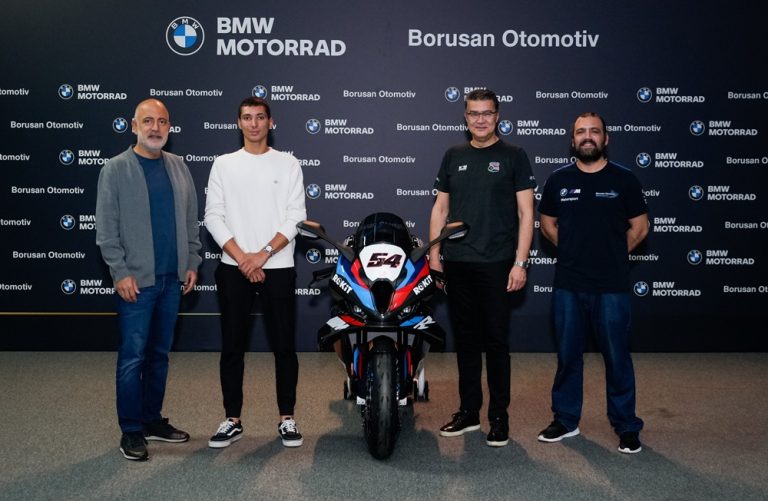 BMW Motorrad’dan Toprak Razgatlıoğlu’na Özel Hediye: