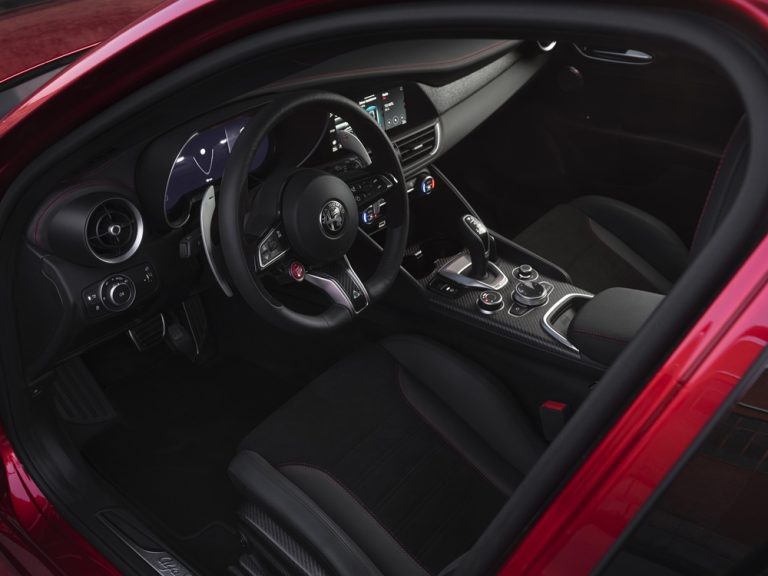 Alfa Romeo Sadece 63 Adetle Sınırlı Giulia ve Stelvio Quadrifoglio Collezione’yi Tanıttı!