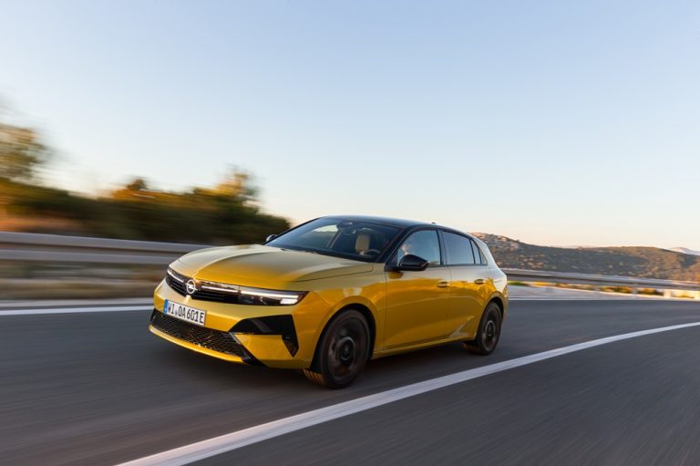 Yenilenen Opel Astra Nisan’da Türkiye’de!