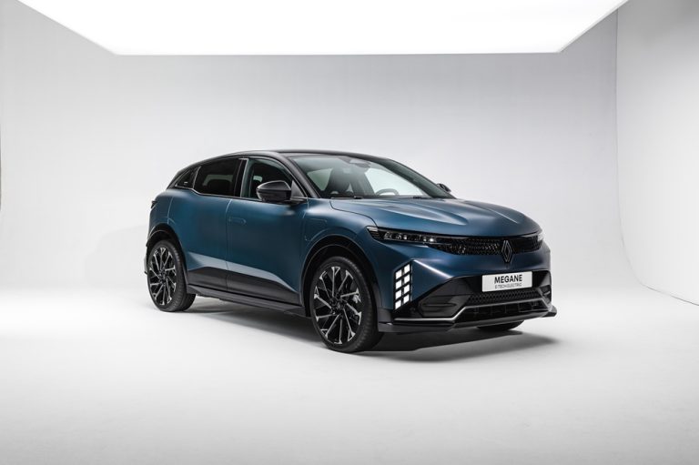 YENİ RENAULT MEGANE E-TECH ELEKTRİKLİ, ETKİLEYİCİ TASARIM, DİNAMİZM VE TEKNOLOJİ
